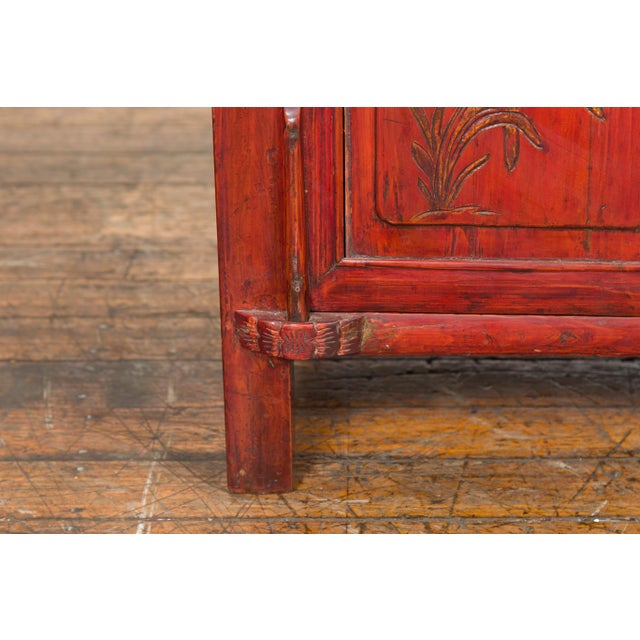 Chinese Red Lacquered Blanket Chest with Gilt Motifs and Guardian Lions For Sale - Image 11 of 12