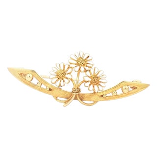 Early 20th Century Art Nouveau Krementz Daisy Pin in 14k Yellow Gold For Sale