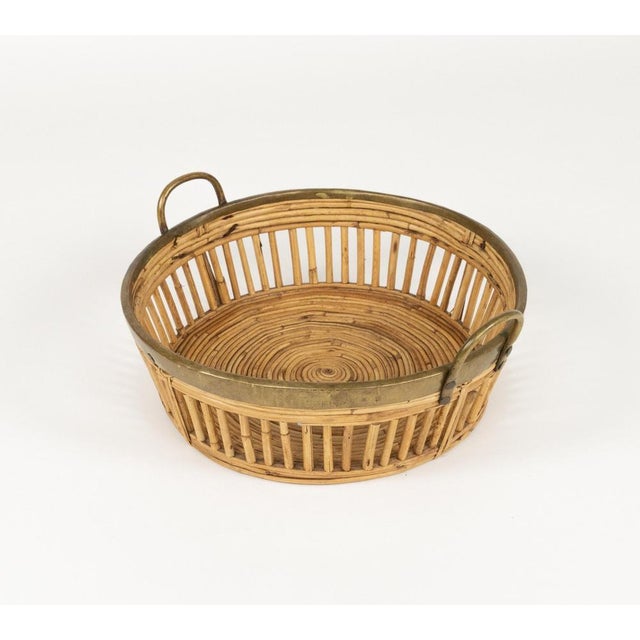 Mid-Century Round Bowl or Centerpiece in Rattan and Brass, Italy, 1970s For Sale - Image 6 of 12