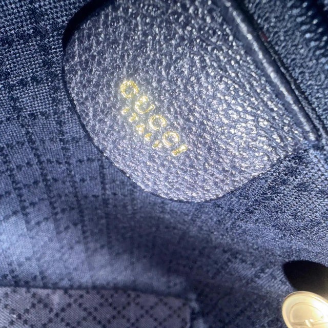 A 1990s Iconic Gucci Bamboo Navy Blue Suede Leather Hand Bag For Sale - Image 15 of 18