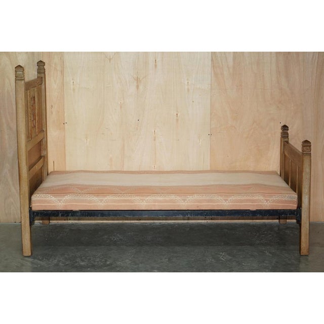 Arts & Crafts Limed Oak Cotswold Single Bed from Tudor Furniture, 1930s For Sale - Image 9 of 18