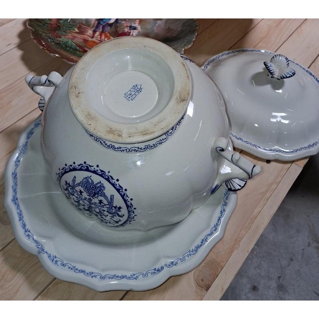 Covered Tureen and Stand in White Earthenware with Blue Decoration from Gien, 1920s, in Good conditions. Designed 1920 to...