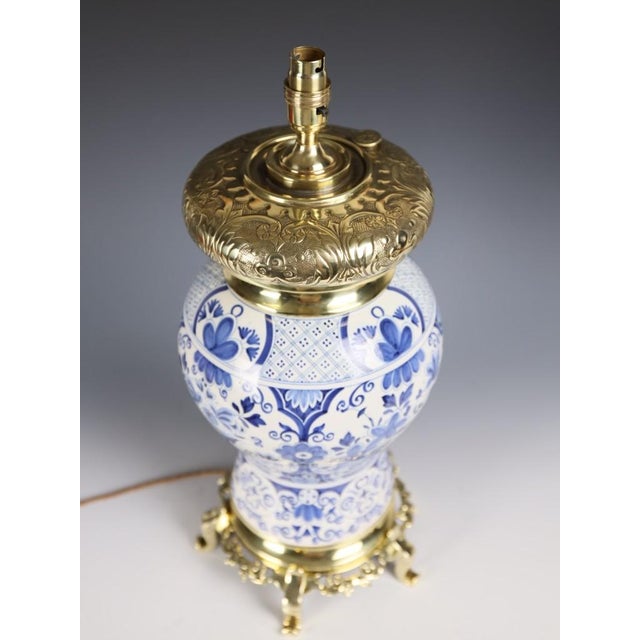 Metal Victorian Belgian Blue and White Faience Oil Lamp, 1880 For Sale - Image 7 of 14