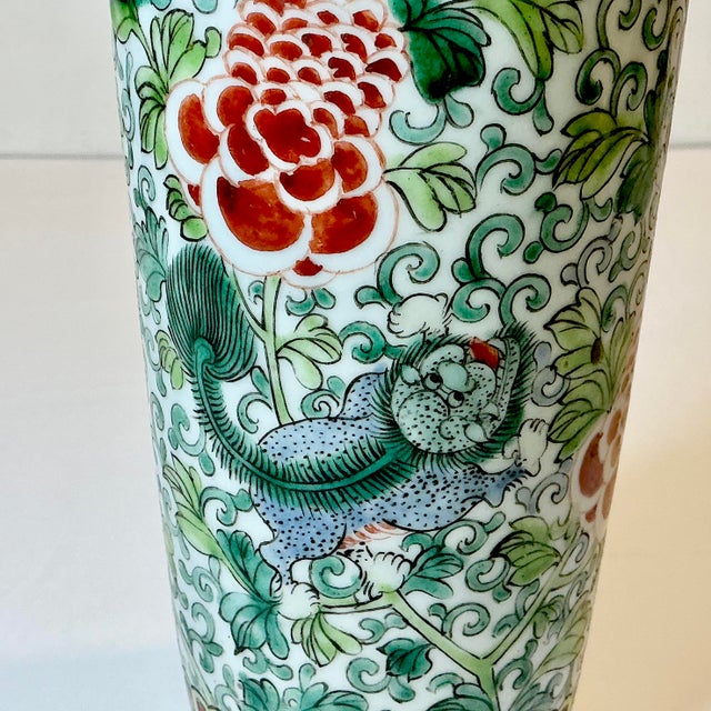 1940s 1940s Vintage Chinoiserie Boho Chic Hollywood Regency Foo Dog Vase in Green For Sale - Image 5 of 16
