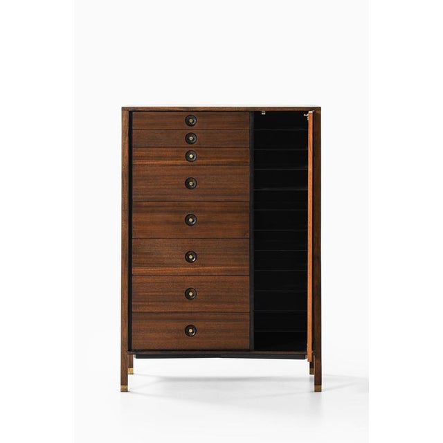 This rare gentleman’s chest, designed by harvey probber in the 1950s, is a distinguished example of mid-century modern...