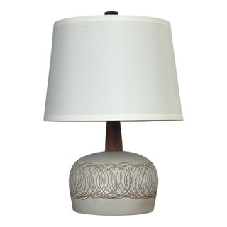 1960s Jane and Gordon Martz Minimalist Ceramic Table Lamp in Walnut and Ceramic For Sale