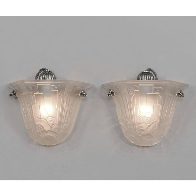 Hettier & Vincent A set of four small French art deco wall sconces in clear frosted molded-pressed glass. Made circa...