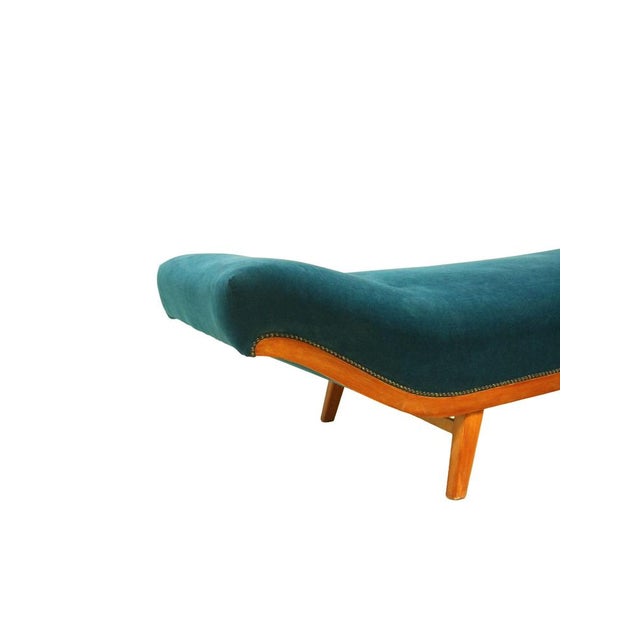 Vintage Chaise Longue in Wood and Fabric For Sale - Image 3 of 5
