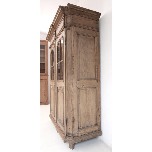 Late 18th Century Régence Oak Vitrine Cabinet For Sale - Image 18 of 18