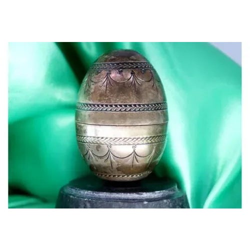 Metal Silver Egg with Engraved Garlands For Sale - Image 7 of 8