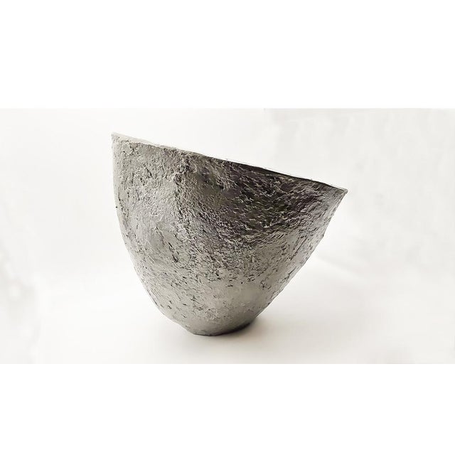 Big Tulip Papier-Mâché Table Lamp by Inconcreto For Sale - Image 6 of 6