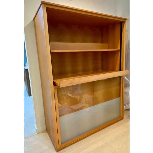 This is a vintage Maxalto Modus cabinet with a glass sliding door and a pull out tray. It is a beautiful display cabinet,...