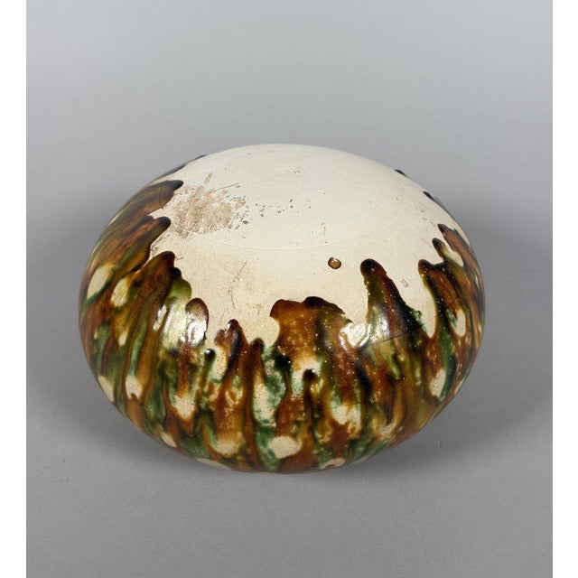 Ceramic Sancai stoneware vase, Tang Dynasty (618-907), Ancient China For Sale - Image 7 of 8