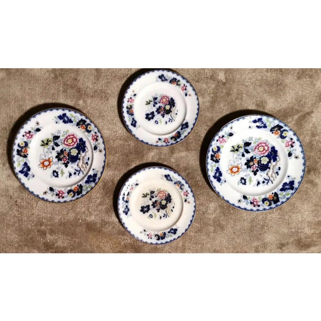 Wear consistent with age and use. The plates are in good condition, only one of the small ones has an original craquelé...