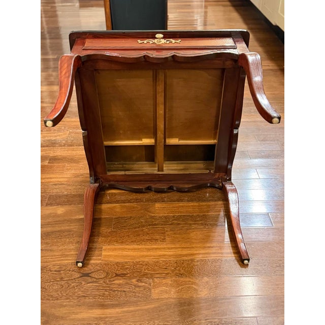 Vintage Henredon French Provincial End Table – Refinished Two-Tone Wood & Black For Sale - Image 10 of 10