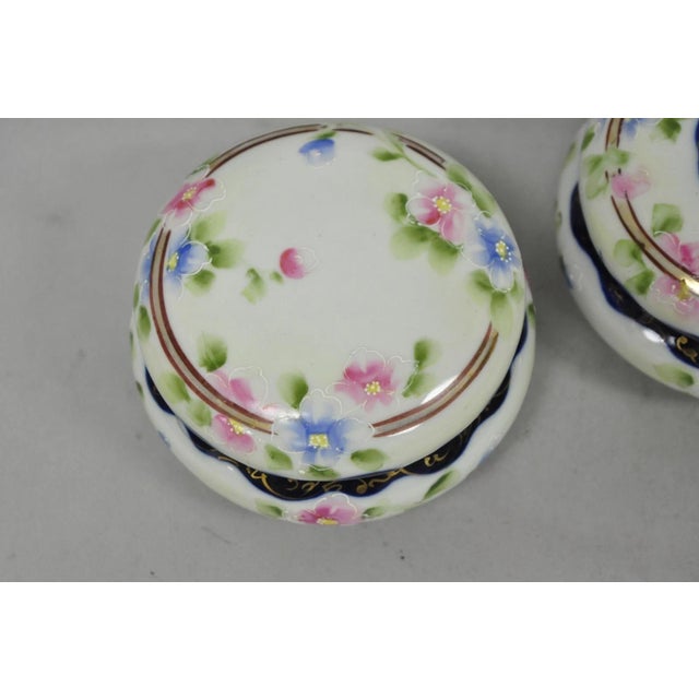 Early 20th Century Victorian Japanese Hand Painted Porcelain Cobalt Blue Hair Receiver & Powder Jar For Sale In Philadelphia - Image 6 of 14