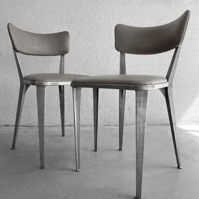 Ernest Race 1940s Cast Aluminum and Vinyl "Ba3" Chairs by Ernest Race for Race Furniture - Set of 2 For Sale - Image 4 of 12