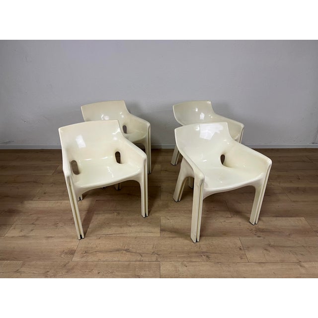 White Gaudi Chairs by Vico Magistretti for Artemide, 1960s, Set of 4 For Sale - Image 9 of 9