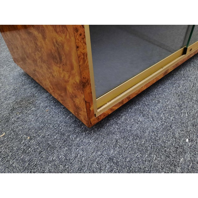 Mobile Display Case with Lighting, 1980s For Sale - Image 15 of 16