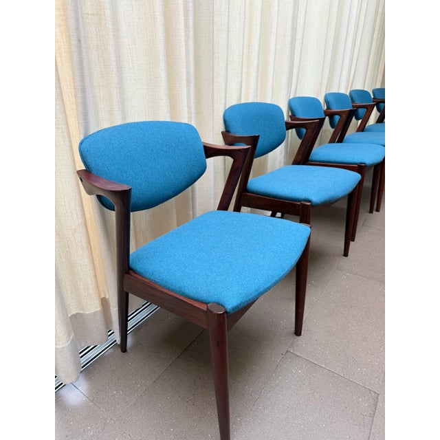 1950s Danish Modern Attributed to Kai Kristiansen Set of 6 Rosewood Model 42 Dining Chairs (Fully Restored) For Sale In Los Angeles - Image 6 of 14