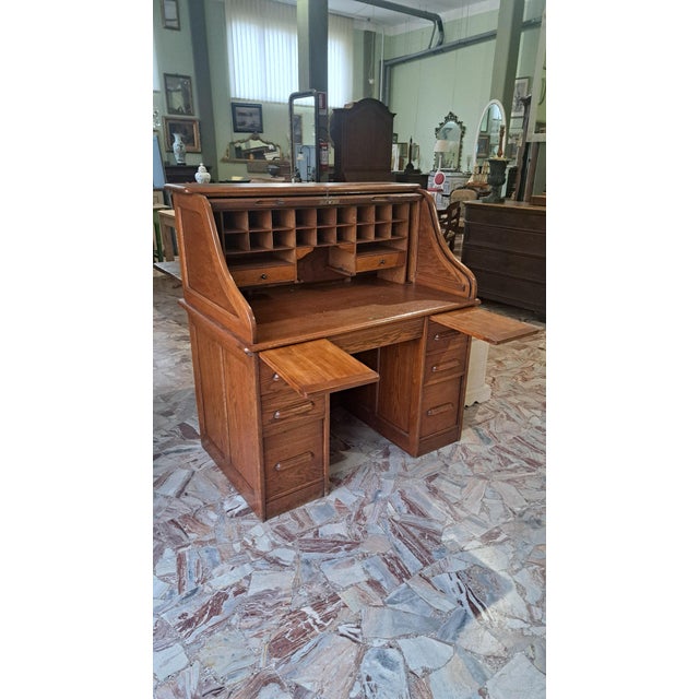 American Oak Roller Desk, 1920s, in Very Good conditions. Designed 1920 to 1949
