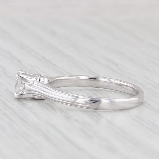Modern 0.47ct Princess Diamond Solitaire Engagement Ring 18k White Gold Size 6.75 For Sale - Image 3 of 8