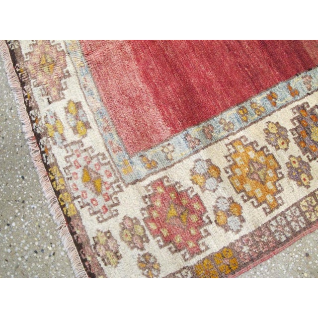 Galerie Shabab Collection Mid-20th Century Turkish Anatolian Throw Rug For Sale In New York - Image 6 of 7