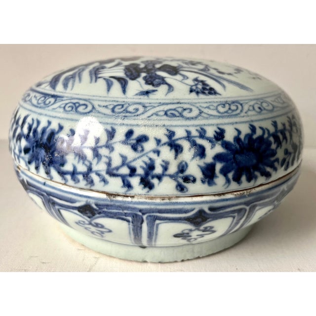 17th Century Antique Chinese Ming 9" Porcelain Box For Sale - Image 5 of 9