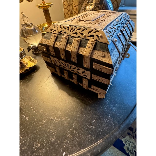 Antique Horn & Wood Decorative Box For Sale In New York - Image 6 of 7