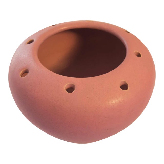 Vintage North Dakota Rosemeade Pink Pottery Vase For Sale