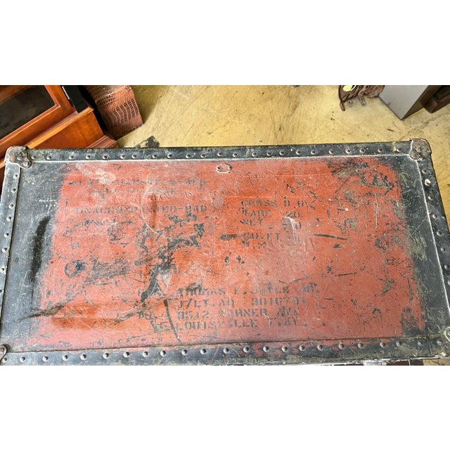 Mid-Century Modern Industrial Us Military Footlocker Trunk With Original Insert Tray For Sale - Image 10 of 12