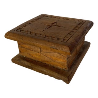 Vintage Hand-Carved Wood Folk Art Lidded Box With Star Motif For Sale