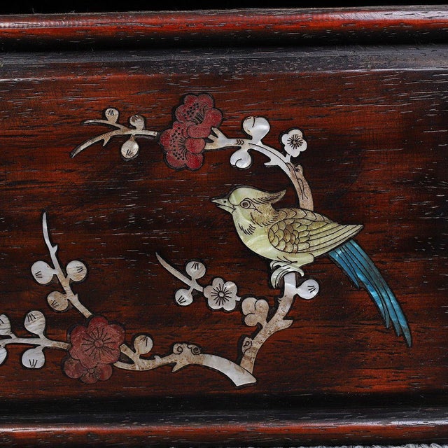 1990s Vintage Chinese Huali Wood Jewelry Box With Mother of Pearl Bird & Flower Inlay For Sale - Image 5 of 9