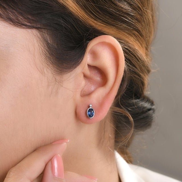 A Pair Classic Blue Sapphire Stud Earrings Set in 14 Karat Gold With Diamonds For Sale - Image 4 of 12