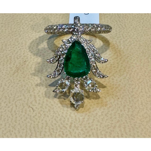 Art Deco 2 Ct Finest Zambian Pear Emerald & 2 Ct Diamond Ring in 18 Kt Gold Size 7 For Sale - Image 3 of 18