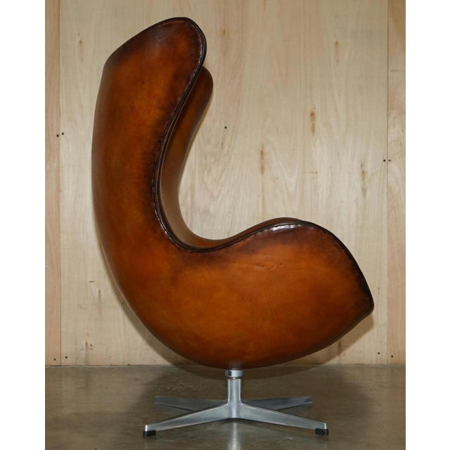 Set of Egg Chair and Footstool in Brown Leather from Fritz Hansen, 1968 For Sale - Image 10 of 18
