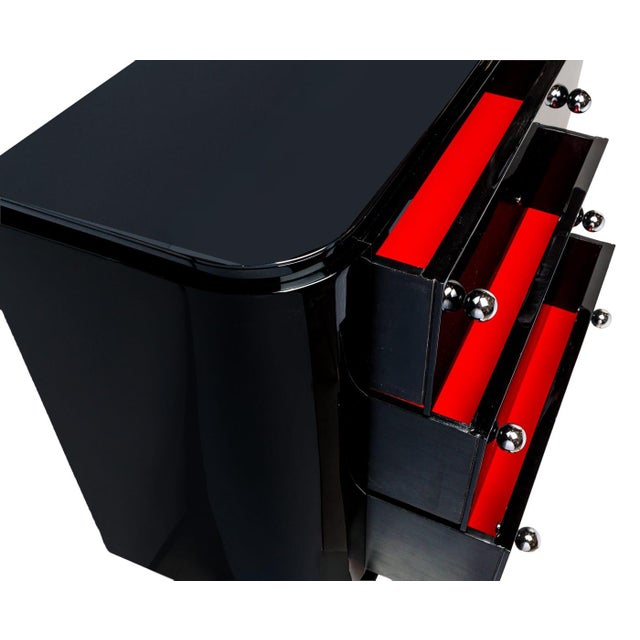 Wood body, high-gloss black (piano lacquer quality) Brass, chrome-plated 6-piece handles, black glass. Elegant chest of...