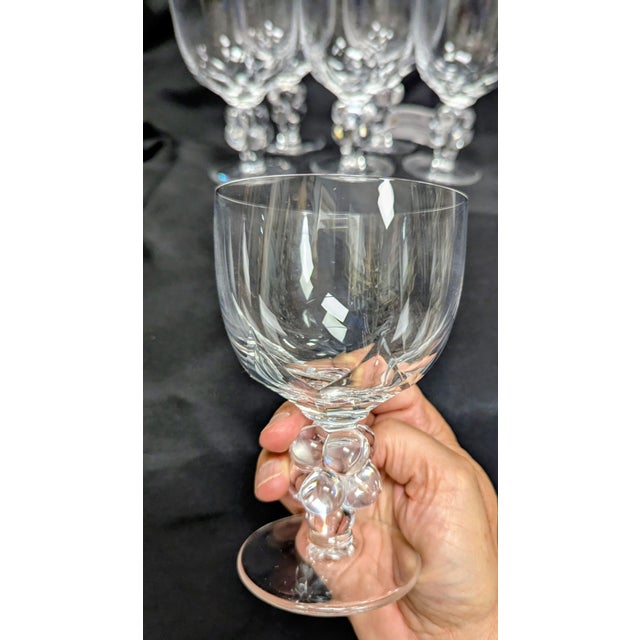 Set of 6 Beautiful Crystal Lalique wine glasses, in excellent shape