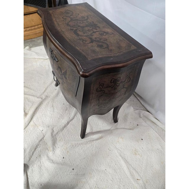 Mid 20th Century Vintage French Provincial Painted Bombé Chest / Nightstand For Sale - Image 5 of 6