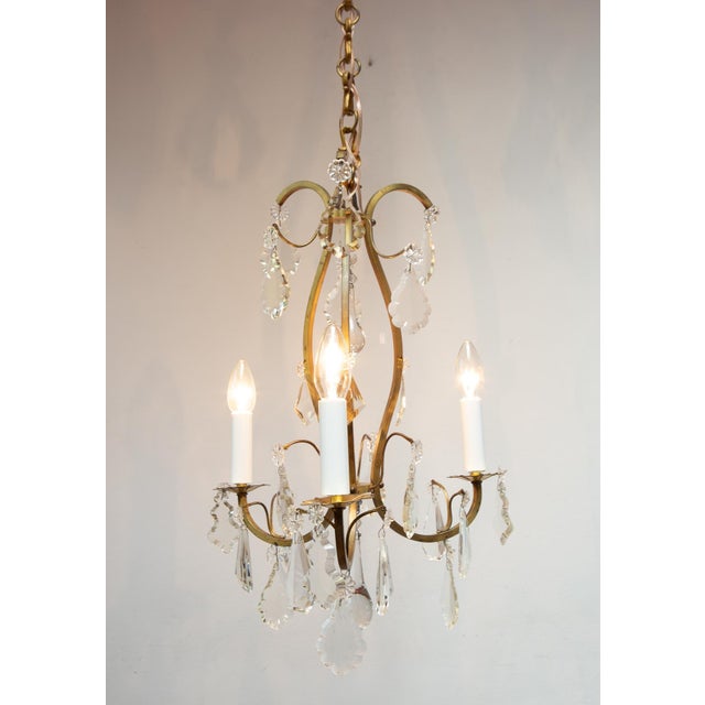 It uses three E14 bulbs. Lampshades are not included. European Plug (up to 250V).The wiring of this item may be original...
