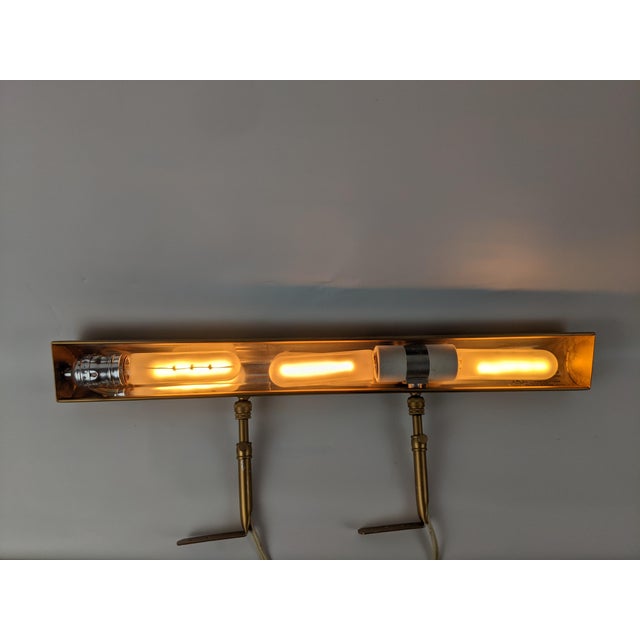 An elegant vintage picture light by House of Troy, the renowned American lighting manufacturer particularly associated...
