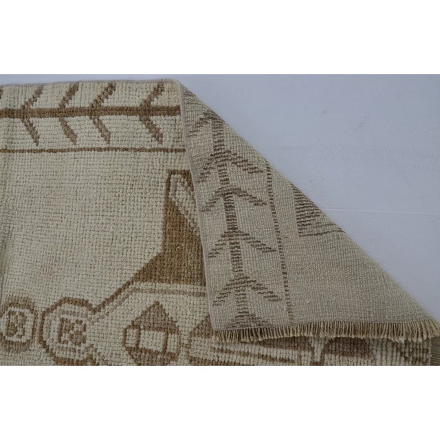 1950s Vintage Turkish Rug, Japandi Style Neutral Geometric Runner For Sale - Image 5 of 10