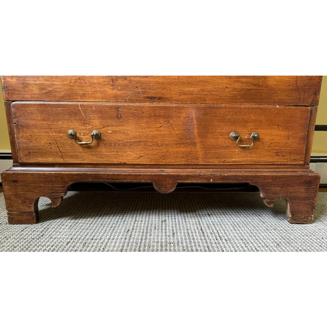 Wood 19th Century American Lift-Top Blanket Chest, in Pine For Sale - Image 7 of 7