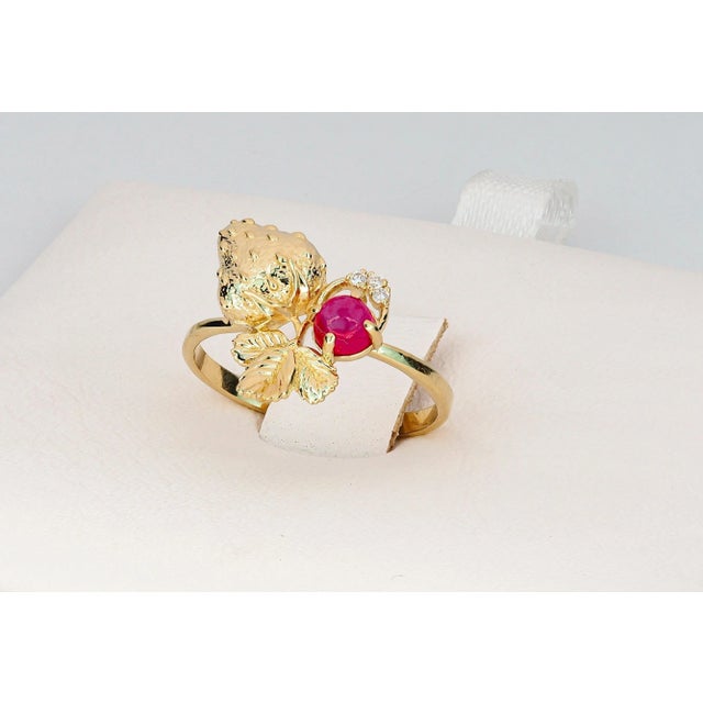 Metal Strawberry Gold Ring With Ruby For Sale - Image 7 of 9