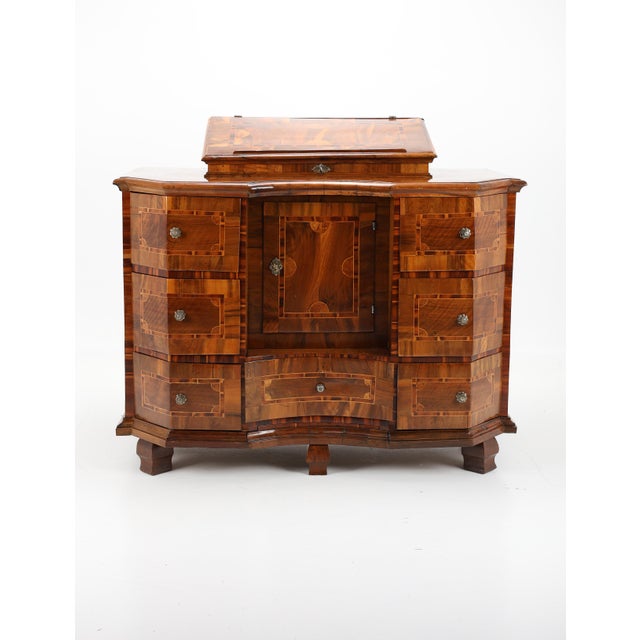 Baroque Chest of Drawers in Walnut, 1760 For Sale - Image 4 of 15