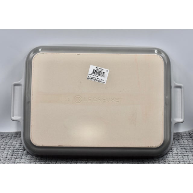 Bring timeless French culinary style to your kitchen with this Le Creuset Heritage Rectangular Baking Dish. This 32 cm...