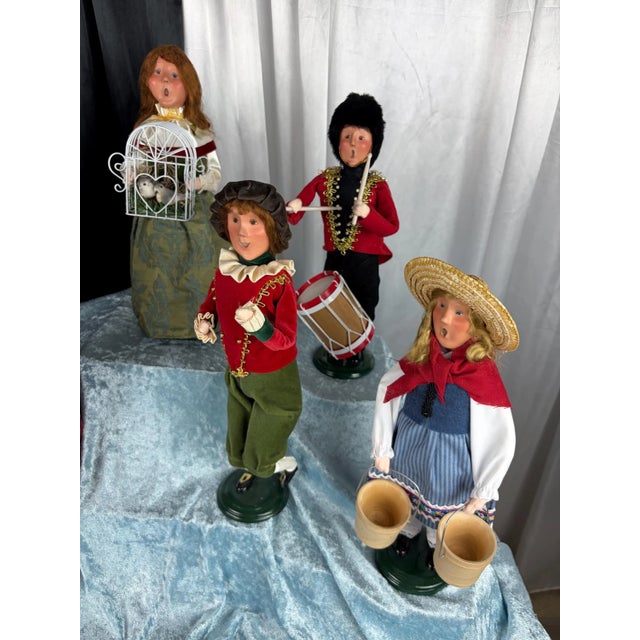 1990s Vintage Byers' Choice Twelve Days of Christmas Collection | Complete Holiday Series Vignette With Rare Piping Piper & Swan Lady Heritage Set For Sale - Image 5 of 13