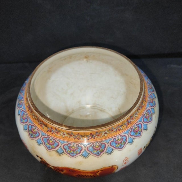 White Pair of Chinese Famille Rose Porcelain Covered Jars With Five Oxen Motif For Sale - Image 8 of 9
