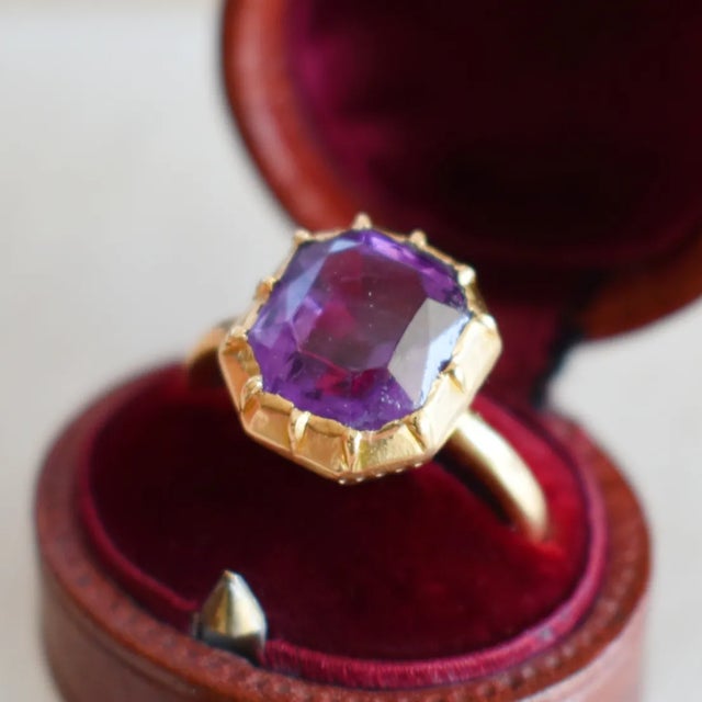 Gold and Amethyst Ring Circa 1850, Size 6.5 For Sale - Image 4 of 7