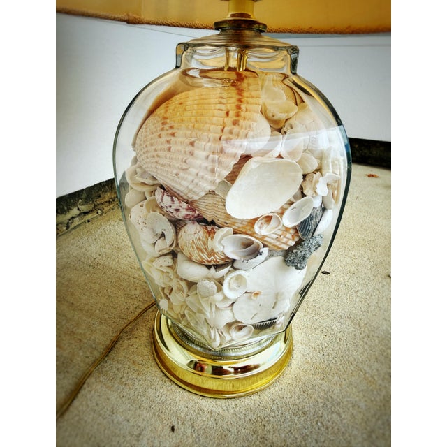 1980s Vintage Coastal Seashell-Filled Glass Table Lamp With Burlap Shade For Sale - Image 5 of 12